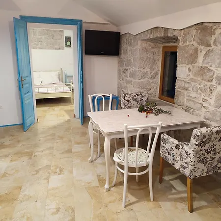 Peljesac Sova 아파트 스레세르