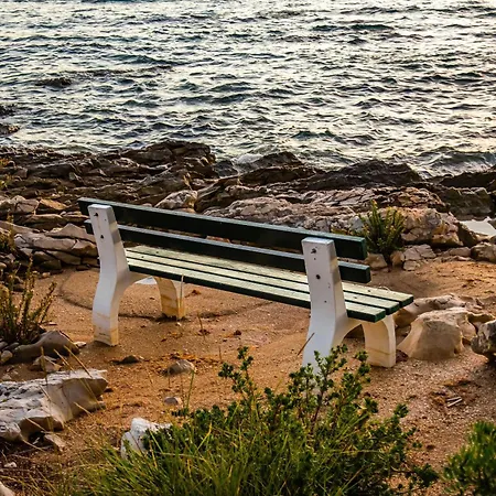 Peljesac Sova 스레세르